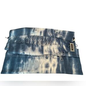 NWT Alexis Bendel scarf